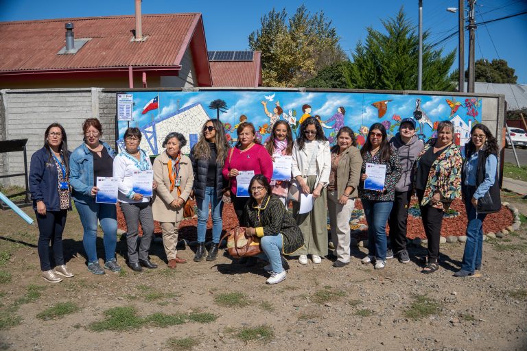 Vecinos de Javiera Carrera inauguran mural que rescata la identidad y memoria del sector